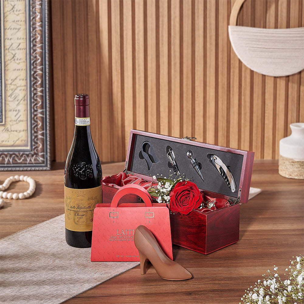 Wine Gift Basket with Red Rose – how the gift is presented