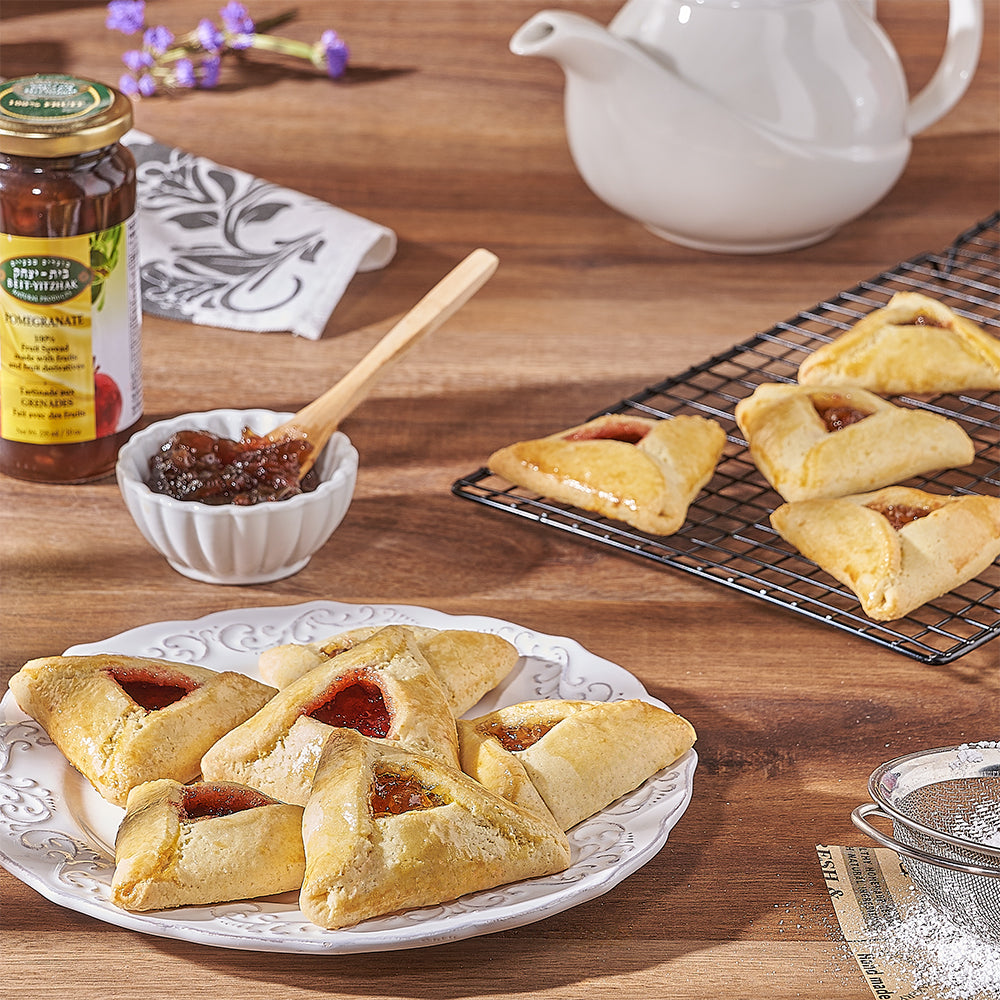 In-Store Baked Hamantaschen Basket – how the gift is presented