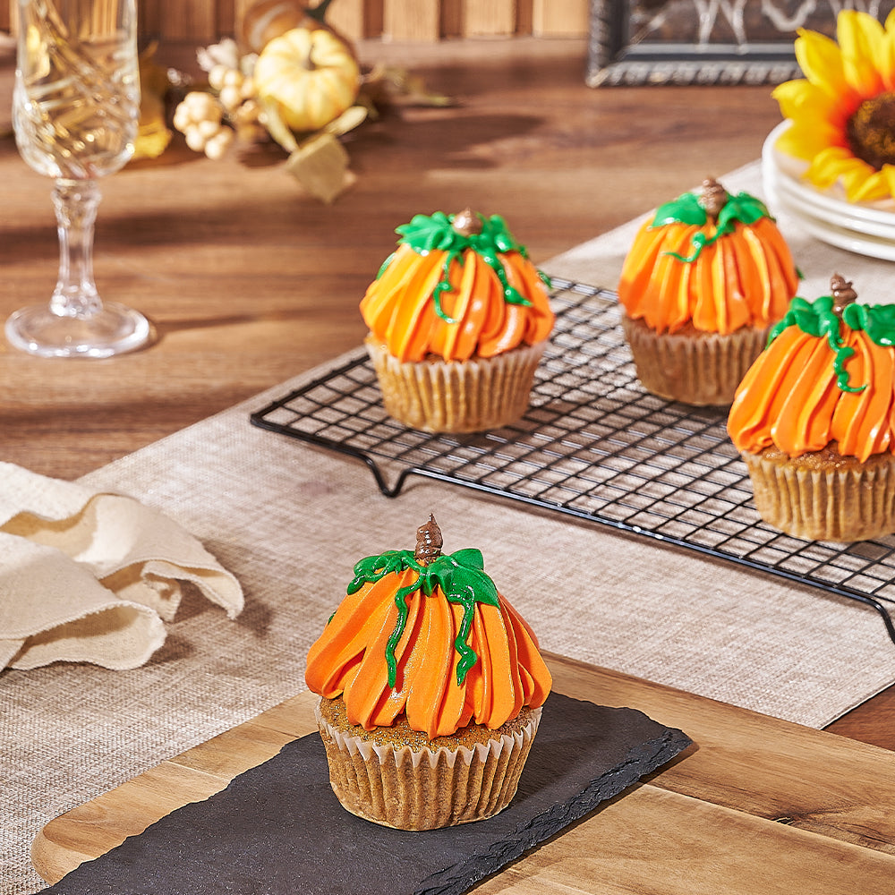Halloween and Thanksgiving Pumpkin Spice Cupcakes – how the gift is presented