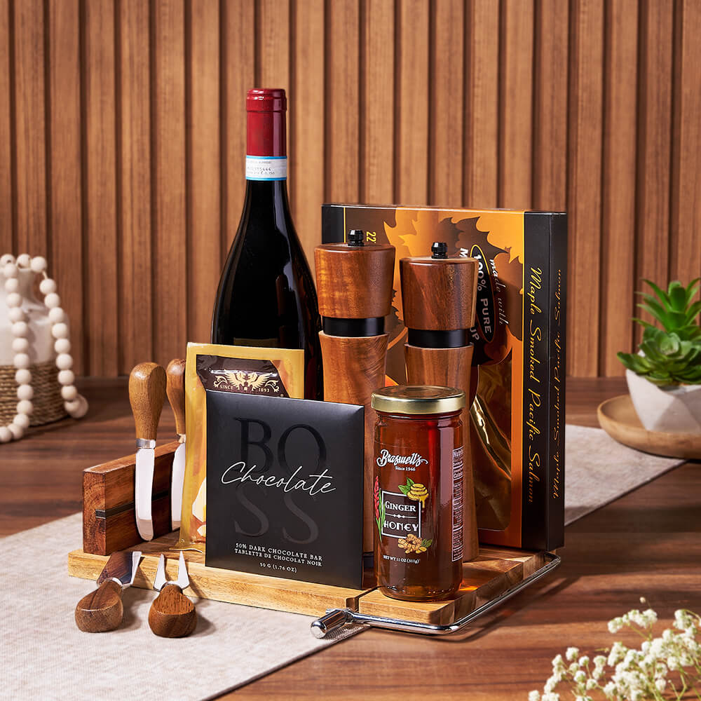 Cheese and Wine Basket with Salmon – how the gift is presented