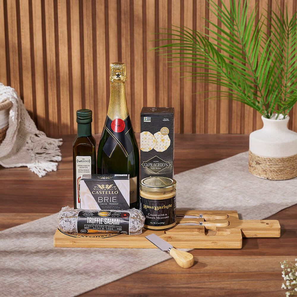 Sparkling Wine and Cheese Basket, Hamilton – how the gift is presented