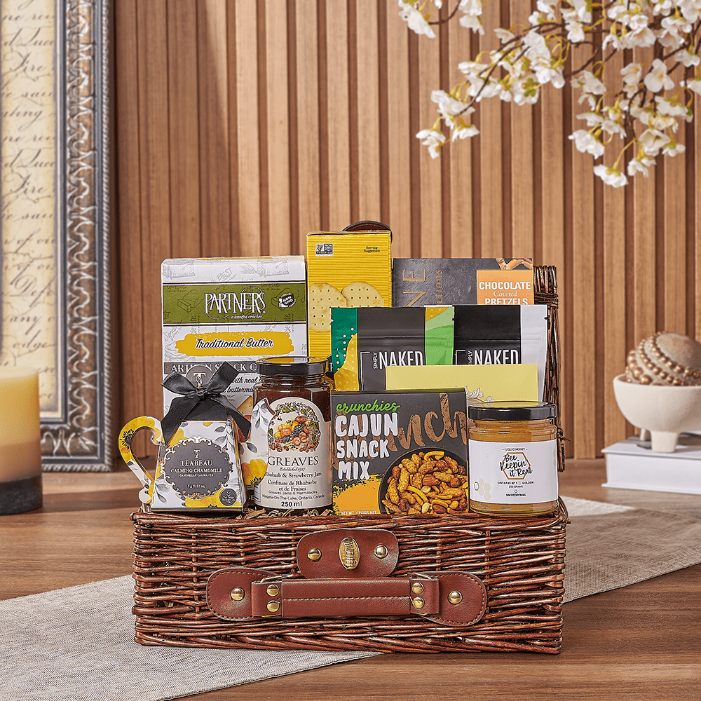 Halal Picnic Snack Basket – how the gift is presented