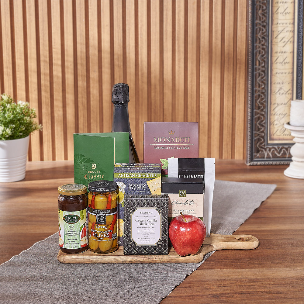 Kosher Snacks and Sparkling Wine Basket – how the gift is presented