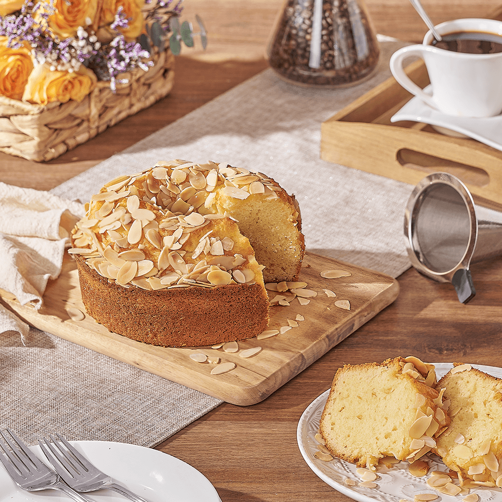 Hamilton Baskets Lemon Almond Coffee Cake – how the gift is presented