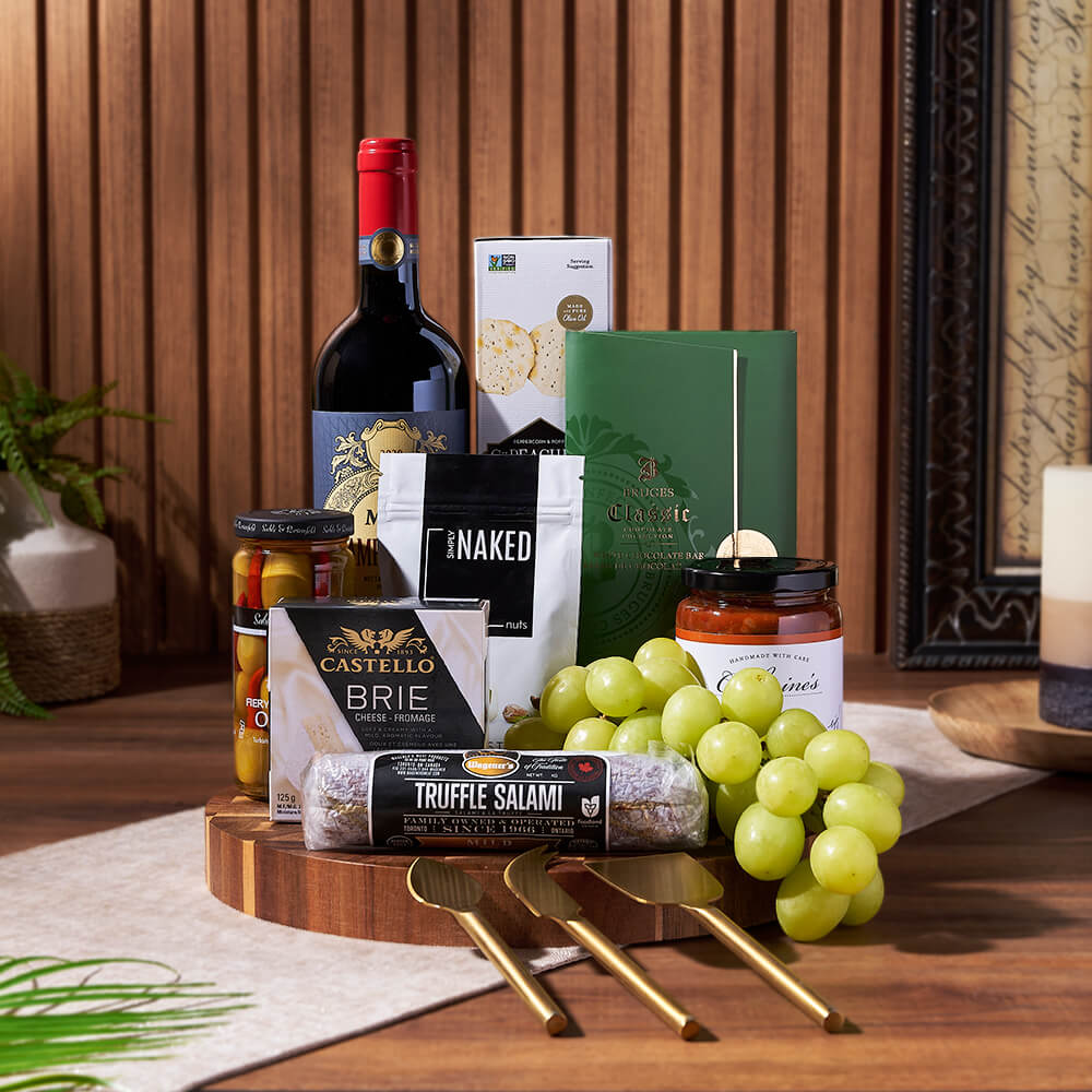 Wine with Cheese and Salami Gift – how the gift is presented