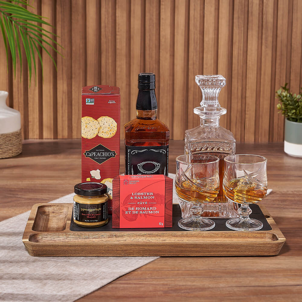 Liquor Decanter Gift Basket with Crackers – how the gift is presented