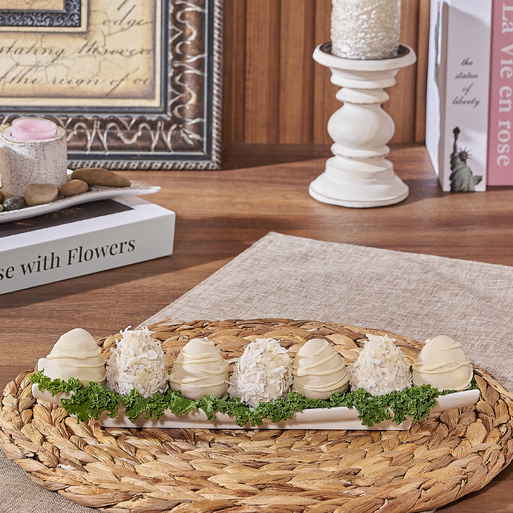White Chocolate Strawberries with Dish – how the gift is presented