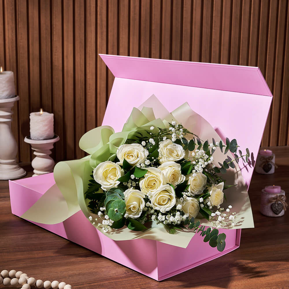 White Rose Gift Box Bouquet – how the gift is presented