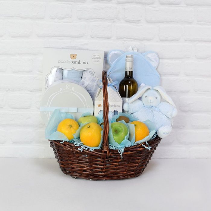 Deluxe Wine Gift Basket with Fresh Kiwis and Oranges – how the gift is presented