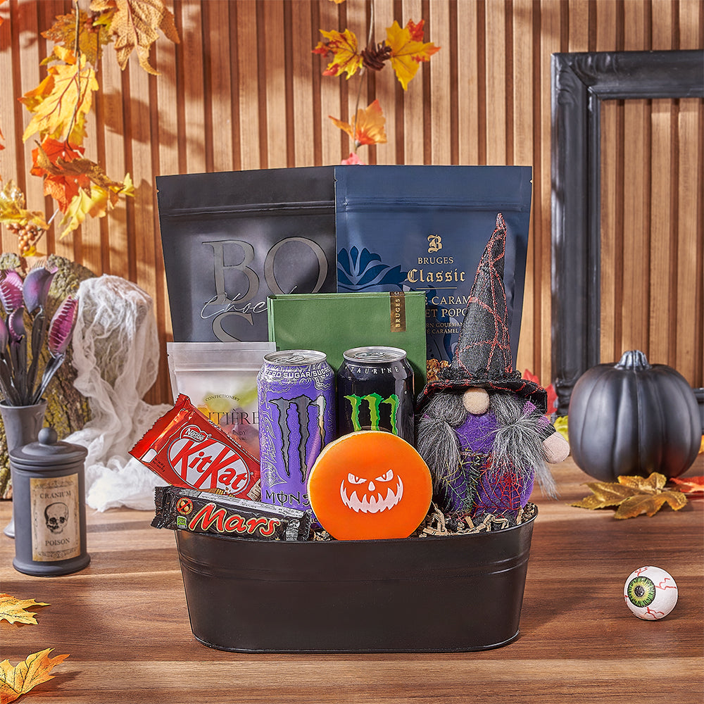 Halloween Popcorn and Candy Treat Bucket – how the gift is presented