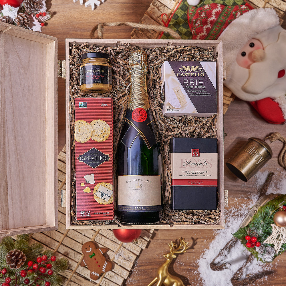 Gourmet Sparkling Wine Gift Set in Wooden Box for Christmas – how the gift is presented