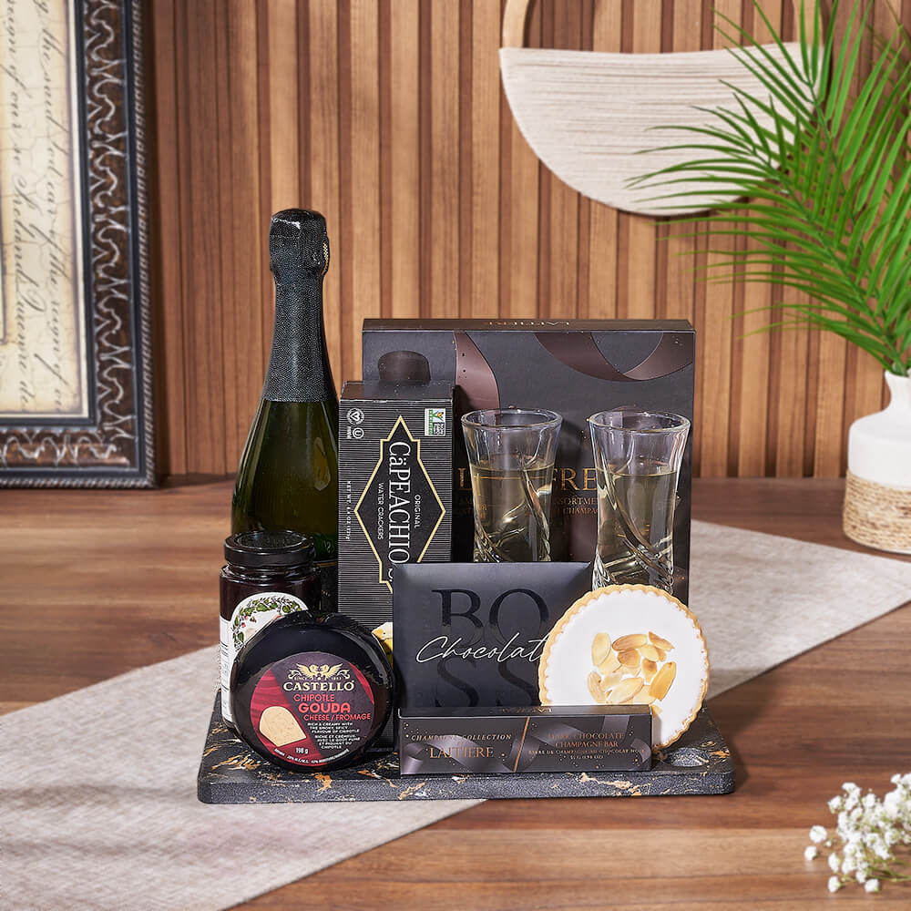 Milestones Gourmet Basket with Flutes – how the gift is presented