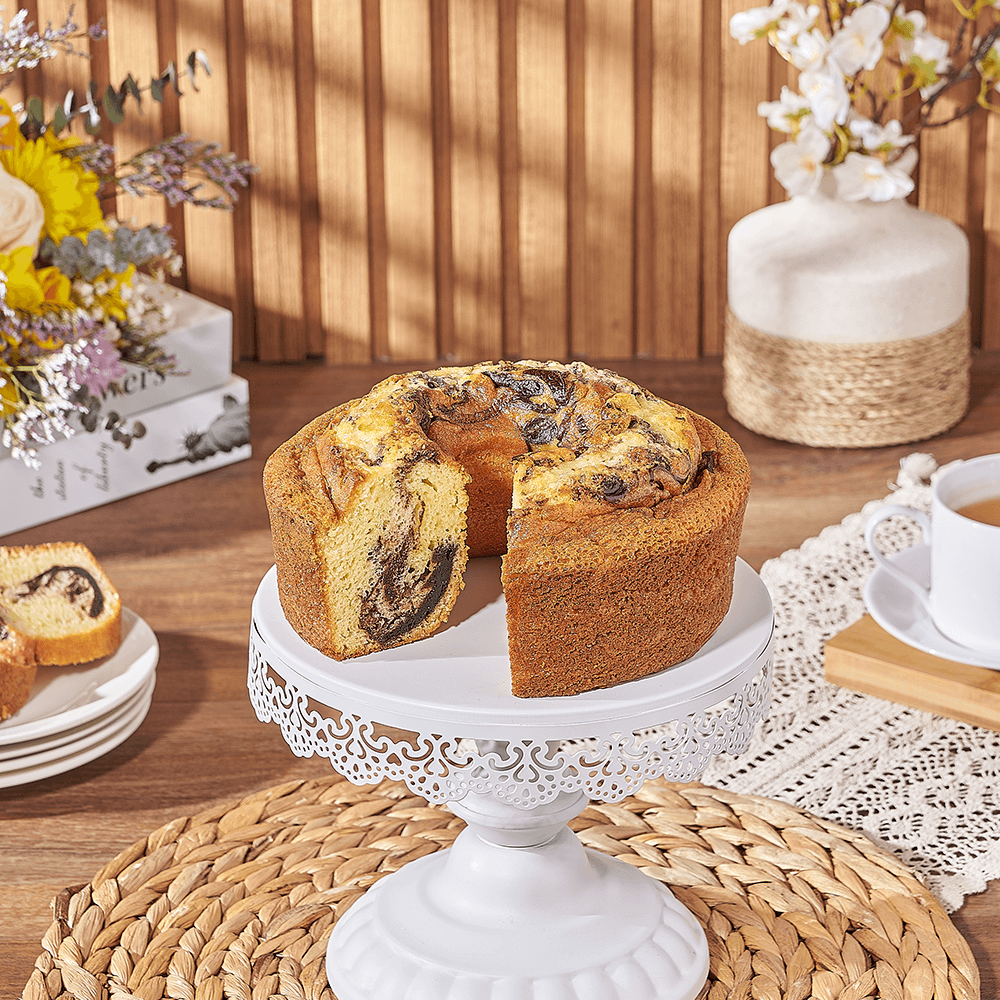 Moist Marble Bundt Cake – how the gift is presented