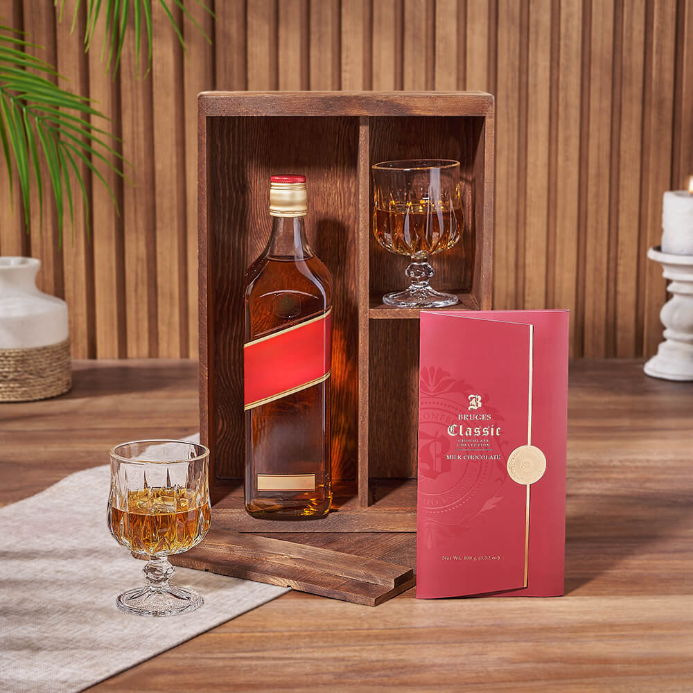 Whiskey Gift Box with Wooden Decanter – how the gift is presented