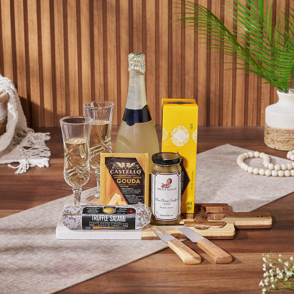Sparkling Wine Basket with Gourmet Cheese – how the gift is presented