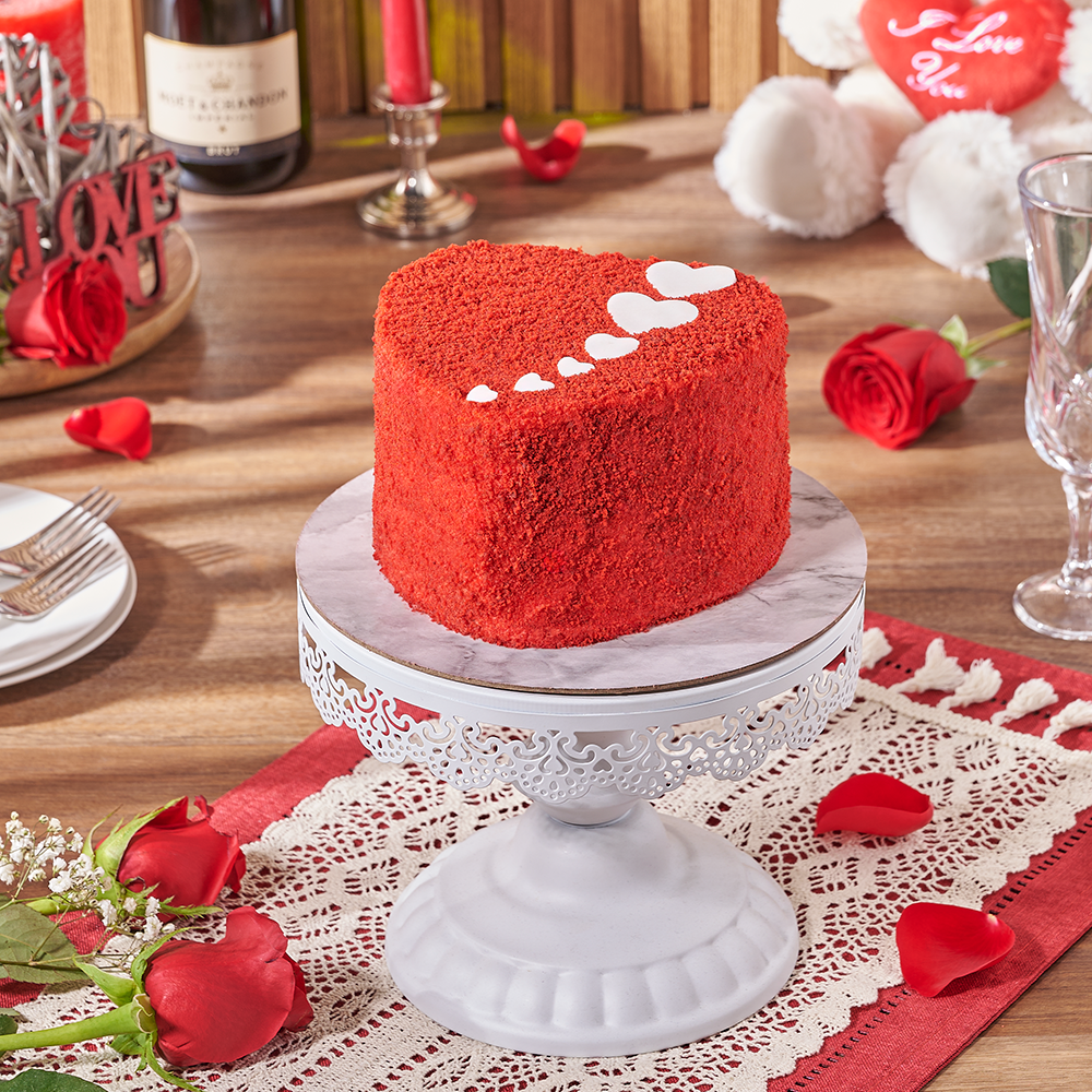 Valentine's Day White Chocolate Cake – how the gift is presented