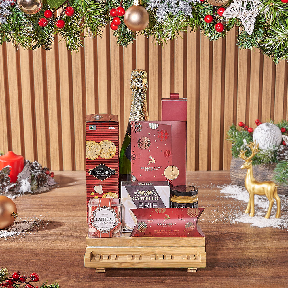 Premium Sparkling Wine Gift Basket with Cheese Board and Sweets – how the gift is presented
