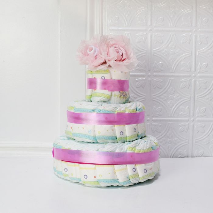 Baby Shower Rose Diaper Cake – how the gift is presented