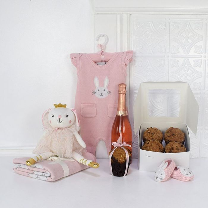 Champagne Gift Basket with Baby Bundle – how the gift is presented