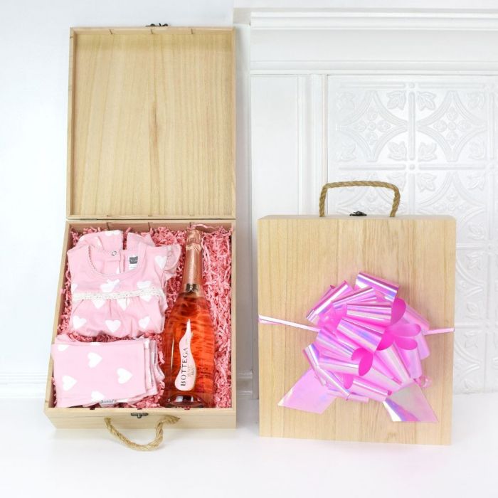 Rustic Champagne Gift in Wooden Crate for New Parents – how the gift is presented